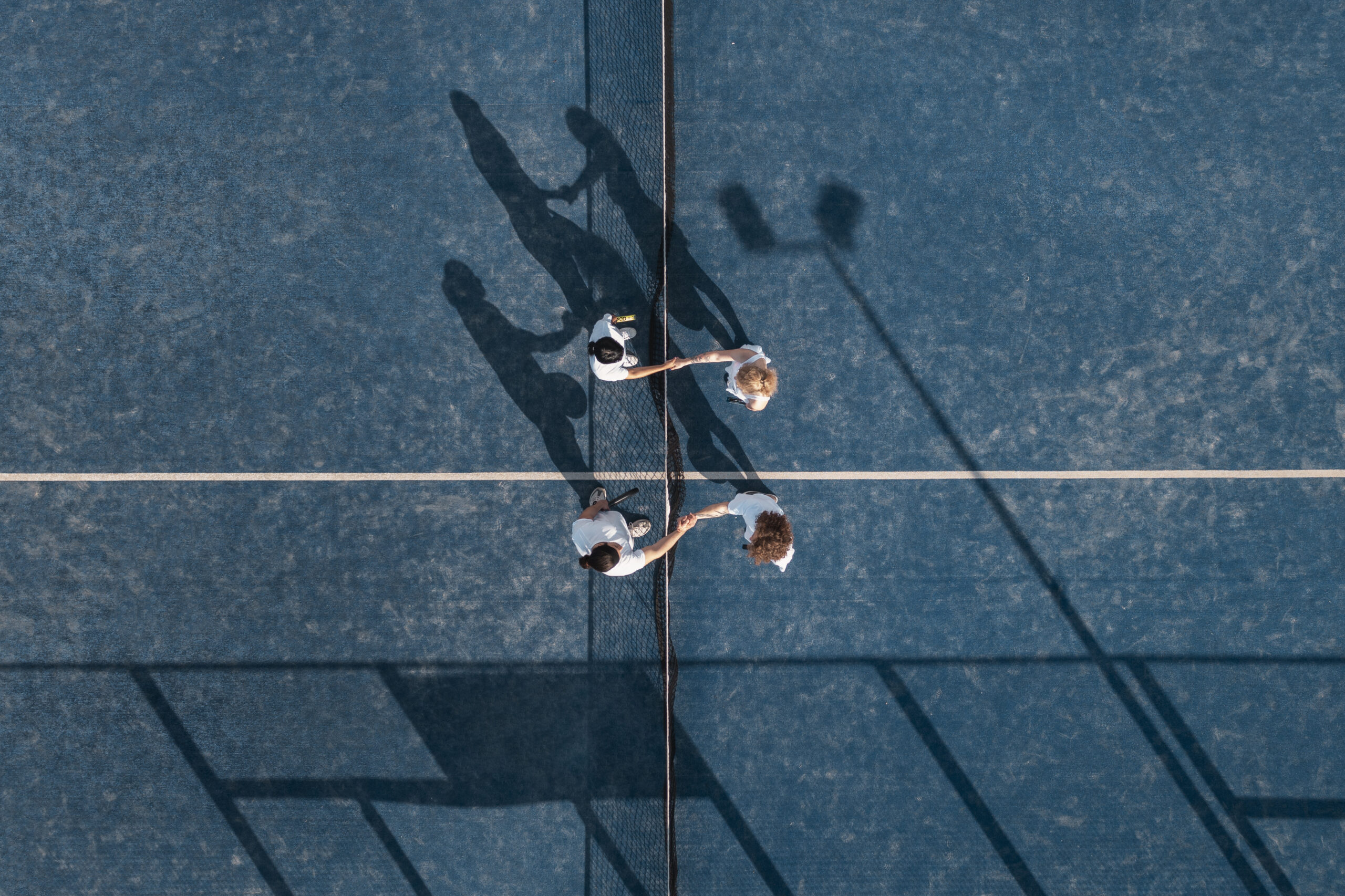 people-playing-tennis